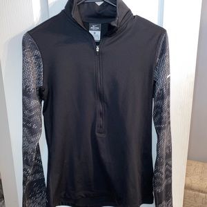 Nike women’s pullover 💪🏻
